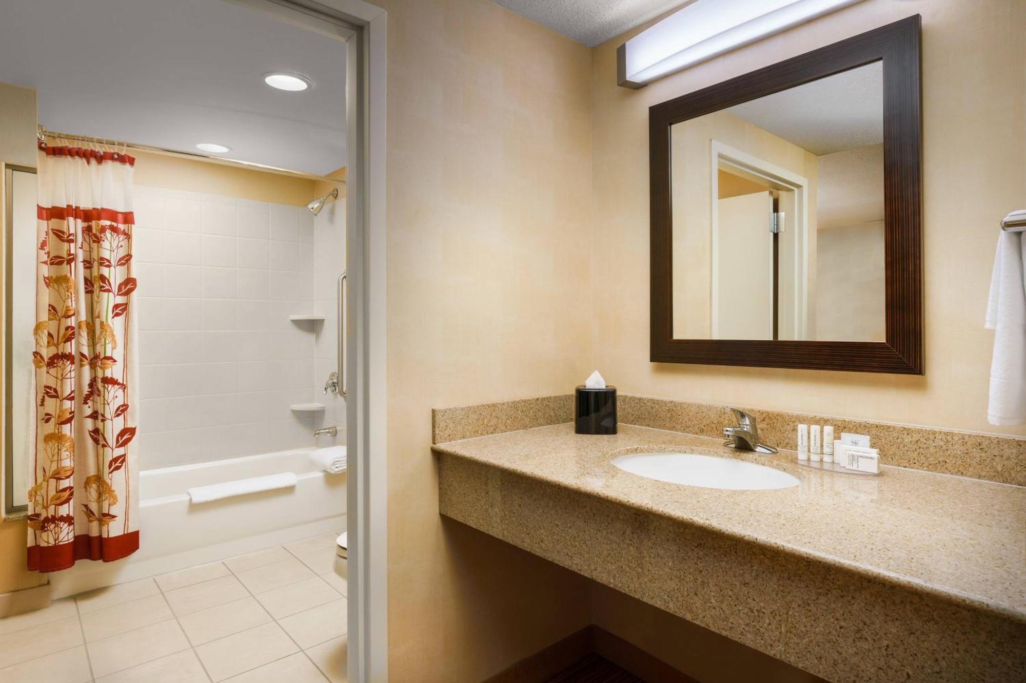Courtyard Boston-South Boston Hotel Bagian luar foto
